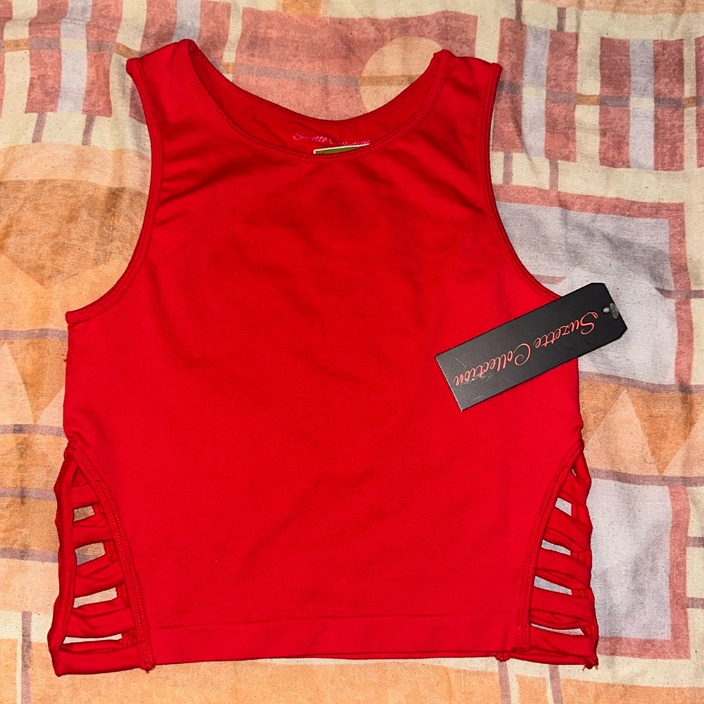 Brand new women’s red crop top. Size 0/S. Brand Suzette